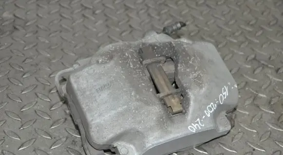 BMW 5 G30 G31 Front brake caliper 6883478