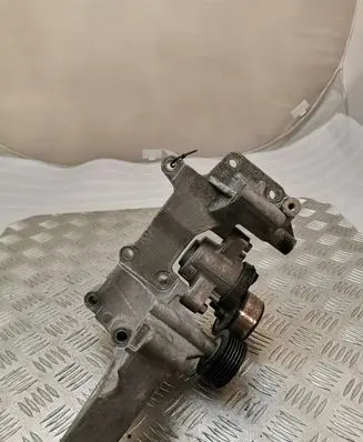 Mitsubishi Outlander Generator/alternator bracket 