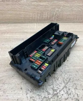 BMW 5 F10 F11 Fuse module 9234421 1670488