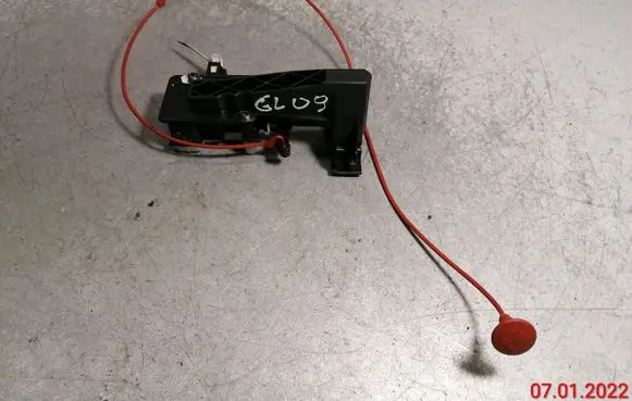 Fuel tank cap lock