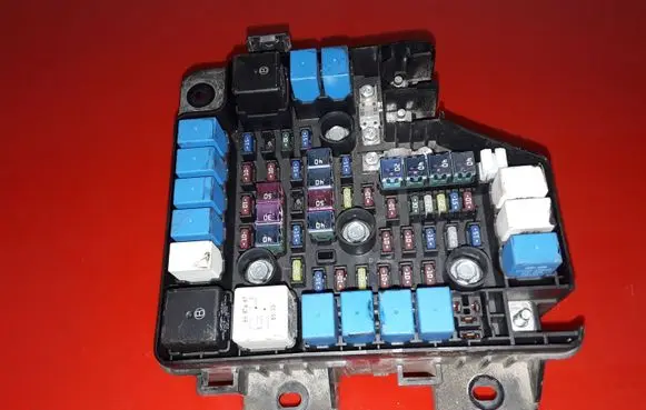 Hyundai Santa Fe Fuse module 919502B100
