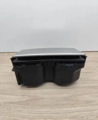 Volvo XC90 Cup holder front