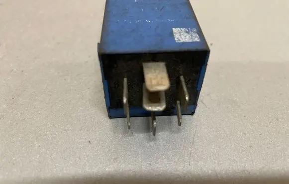 BMW 5 E39 Other relay 1383417