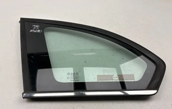 Chevrolet Captiva Rear side window 43R000083 DOT736AS2M33