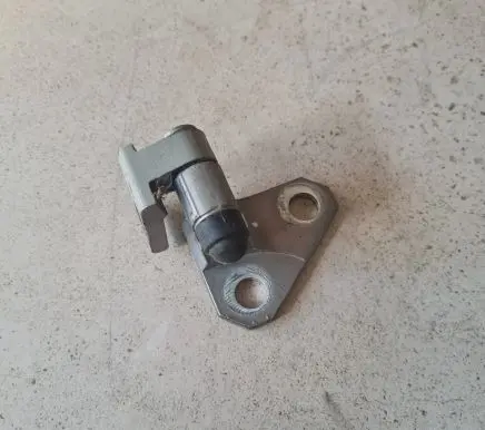 Volkswagen PASSAT CC Front door upper hinge 3C0831402D