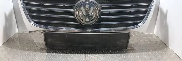 Volkswagen PASSAT B6 Front bumper upper radiator grill 3C0853651D 3C0853651F