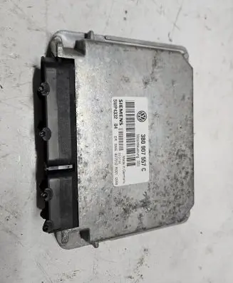 Volkswagen PASSAT B5 Engine control unit/module 3B0907557C