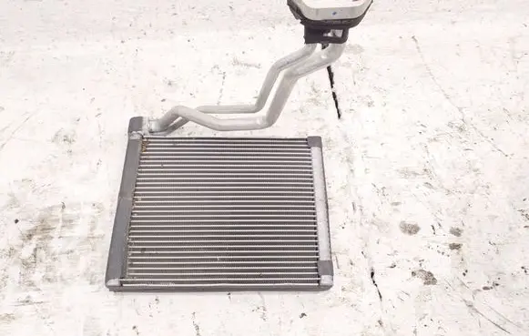 Tesla Model 3 Air conditioning (A/C) radiator (interior)
