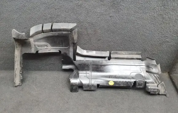 Audi A4 S4 B9 Intercooler air guide/duct channel 8W0121283AN