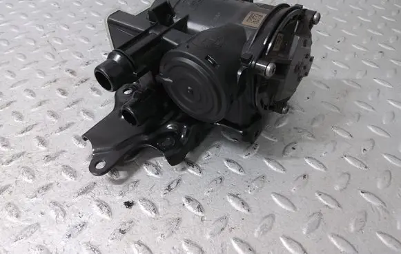 BMW X5 G05 Oil breather separator 11157925768 7925768