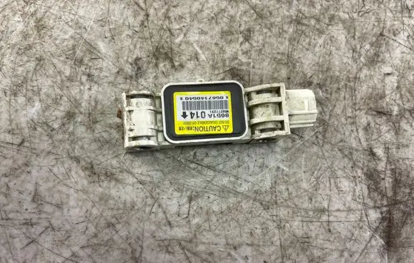 Mitsubishi Grandis Airbag deployment crash/impact sensor 8651a014