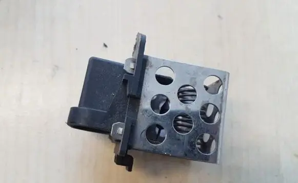 Renault Clio II Coolant fan relay 8200045082