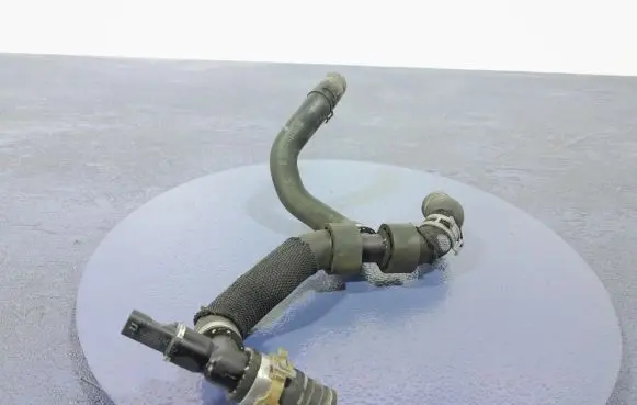 Audi Q7 4M Engine coolant pipe/hose