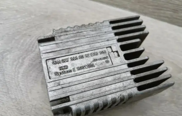 Mercedes-Benz C W202 Fan control module A0275458032