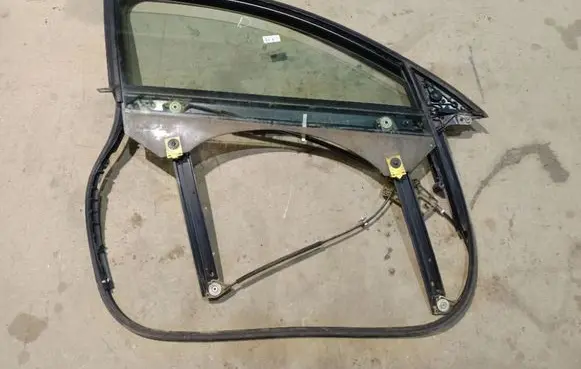 Audi A6 S6 C6 4F Front door window/glass frame 
