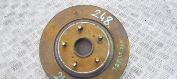 Toyota Avensis T270 Rear wheel hub spindle/knuckle 