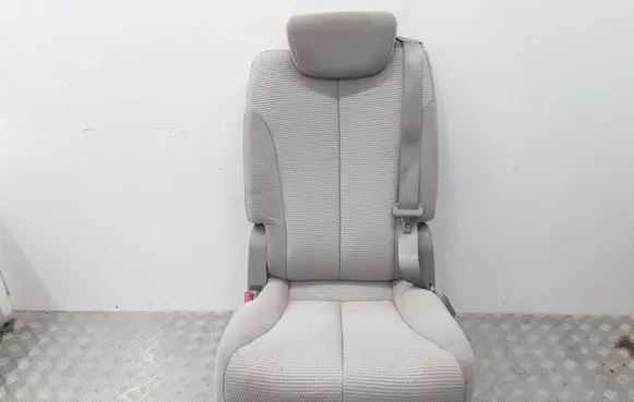 KIA Carnival Second row seats 