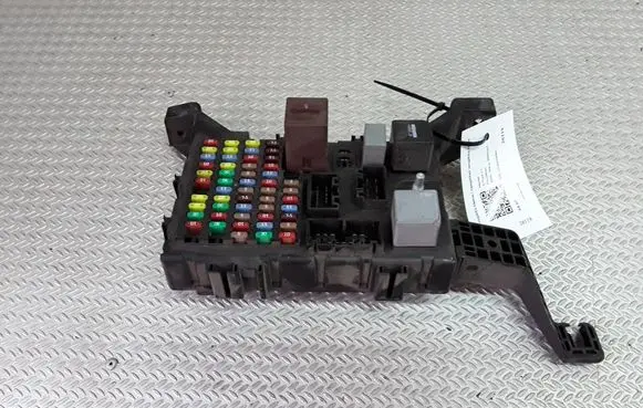 Jaguar X-Type Fuse module 4X4314A073AE