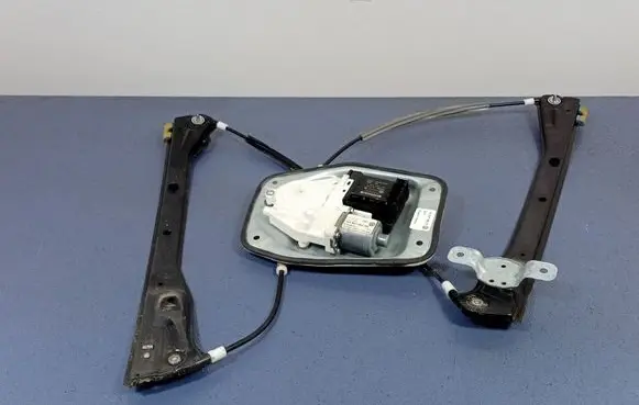 Volkswagen Jetta V Front door window regulator with motor 1K5837462