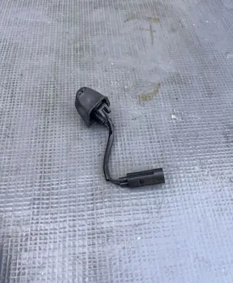 BMW 3 E90 E91 Windshield washer spray nozzle 7131299 8365385