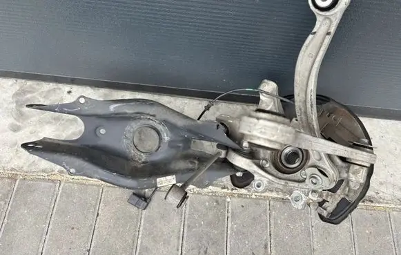 Mercedes-Benz GLC X253 C253 Rear wheel hub A2133572600