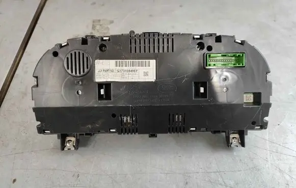 Jaguar XE Speedometer (instrument cluster) T4N13862 T4N3865