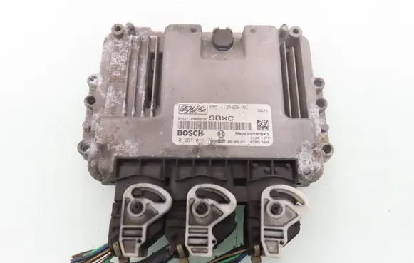 Ford Focus Engine control unit/module 6M5112A650NC 0281011701
