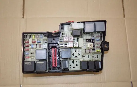 Ford C-MAX II Fuse module AV6T14A067AC