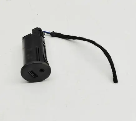 Iveco Daily 6th gen AUX in-socket connector 5802012270