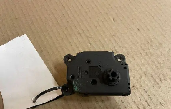 Peugeot 407 Air flap motor/actuator 4PUH19E616BD