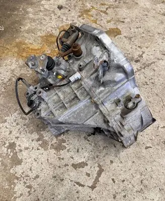 Toyota Yaris Manual 5 speed gearbox 70217443