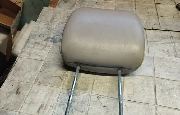 Chrysler Pacifica Front seat headrest 