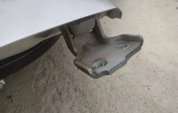 Suzuki SX4 Front door upper hinge