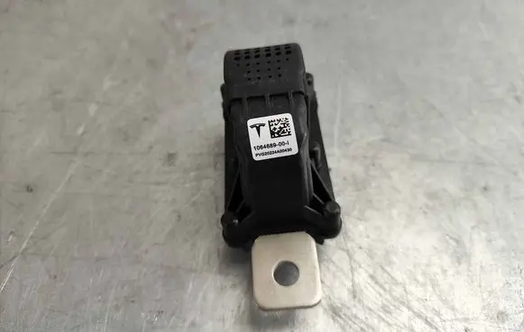 Tesla Model 3 Battery relay fuse 106468900I