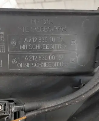 Mercedes-Benz E W212 Wiper trim A2128300013 A2128301013