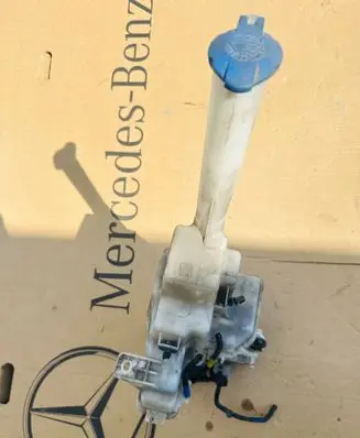 KIA Sportage Windshield washer fluid reservoir/tank 986103U510
