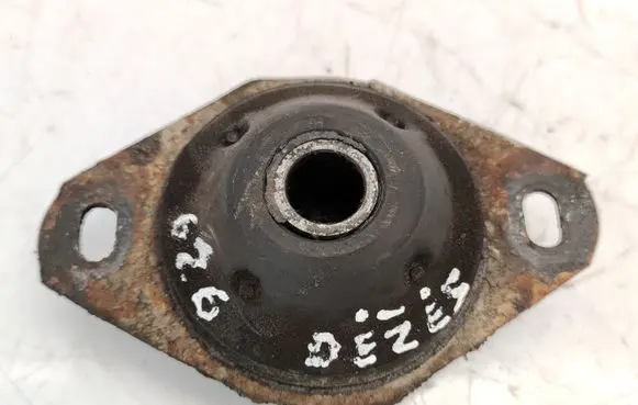 Volkswagen Polo II 86C 2F Gearbox mount