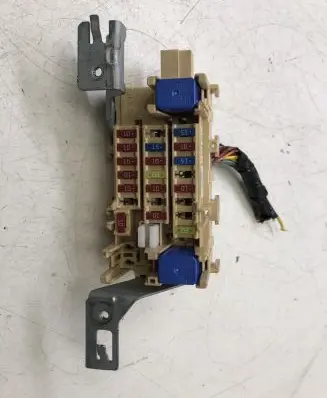 Nissan Juke I F15 Fuse module