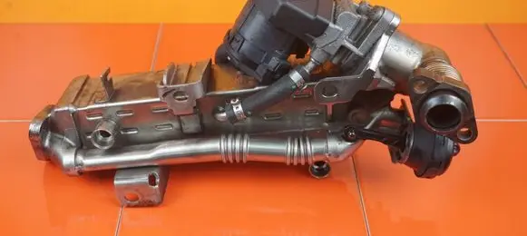 BMW 1 F20 F21 EGR valve cooler 7823210 N47D16A