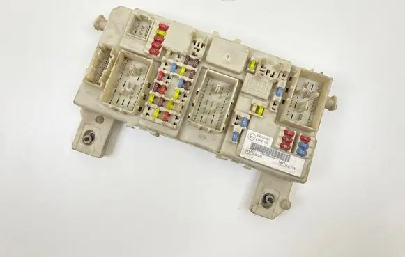 Ford Focus Fuse module 8M5T14014 8R31035 7M5T14A073