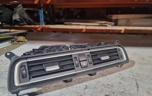BMW 7 F01 F02 F03 F04 Dash center air vent grill 9115860