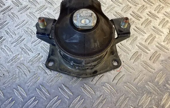 Engine mount bracket