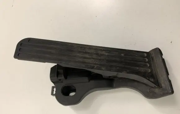 Volkswagen Golf V Accelerator throttle pedal 1K1721503P