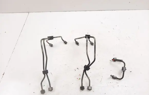 Fuel injector supply line/pipe