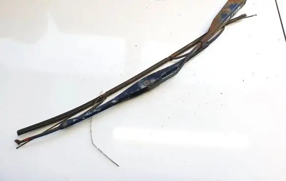 Rear wiper blade arm