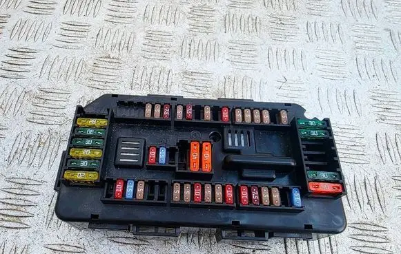 BMW 3 F30 F35 F31 Fuse module 9337879