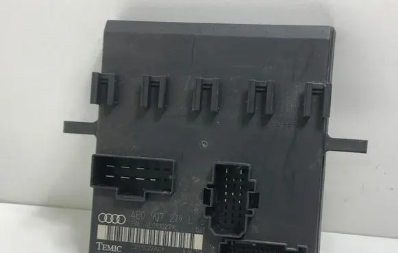 Audi A8 S8 D2 4D Comfort/convenience module 4E0907279L