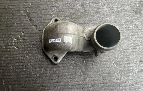 Nissan Patrol Y61 Engine coolant pipe/hose 110602W201