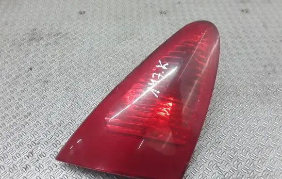 Alfa Romeo 147 Tailgate rear/tail lights 46556346