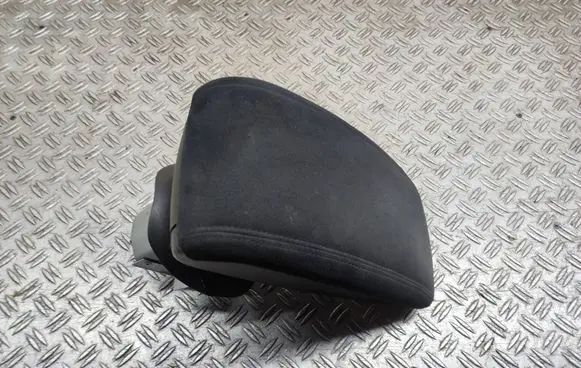 Nissan Juke I F15 Armrest 